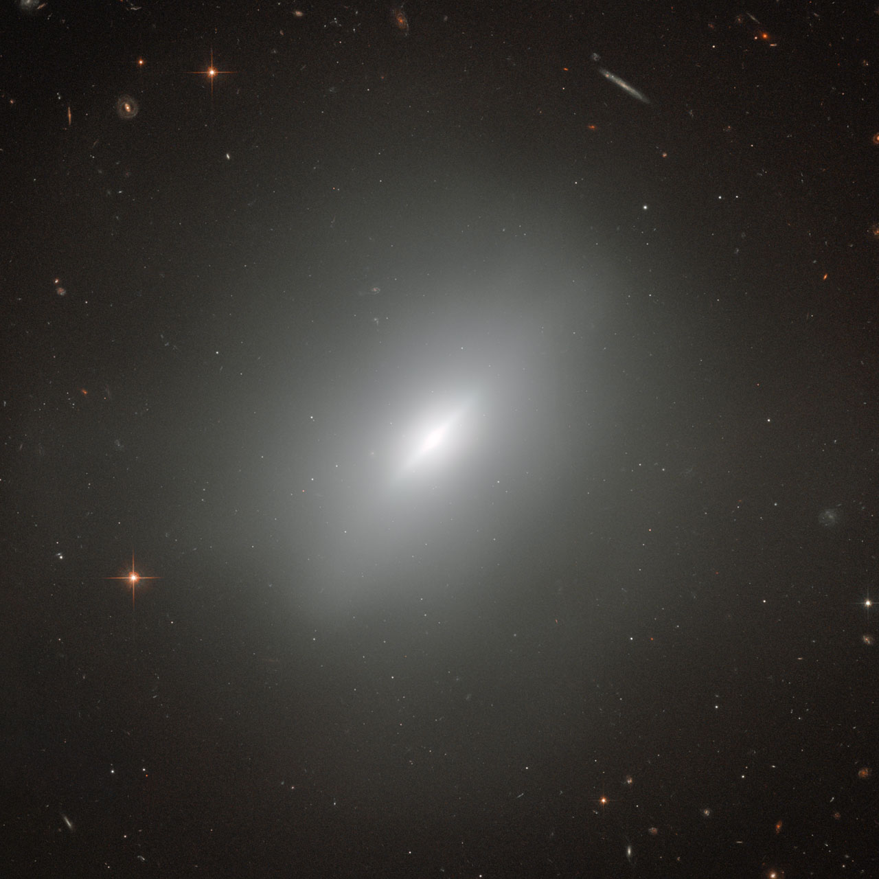 Image 2 pour Notre galaxie est née : la Voie Lactée ! : <h6>©ESA/Hubble & NASA</h6>